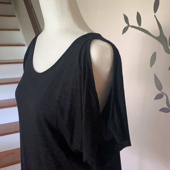Black short sleeve cut out shoulder top - Picture 2 of 7